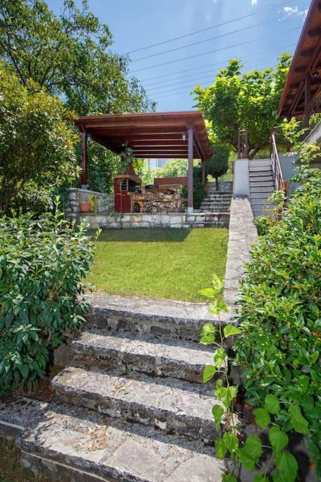 Wooden House In Ioannina Apartment Exterior photo
