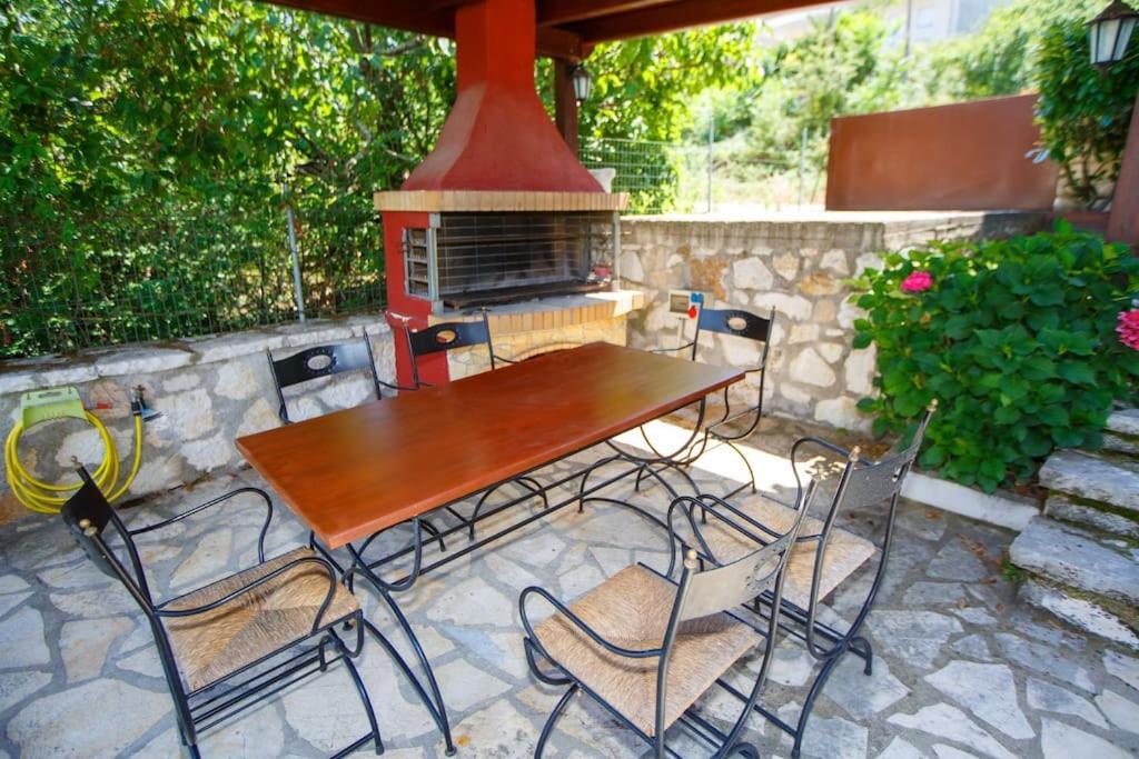 Wooden House In Ioannina Apartment Exterior photo