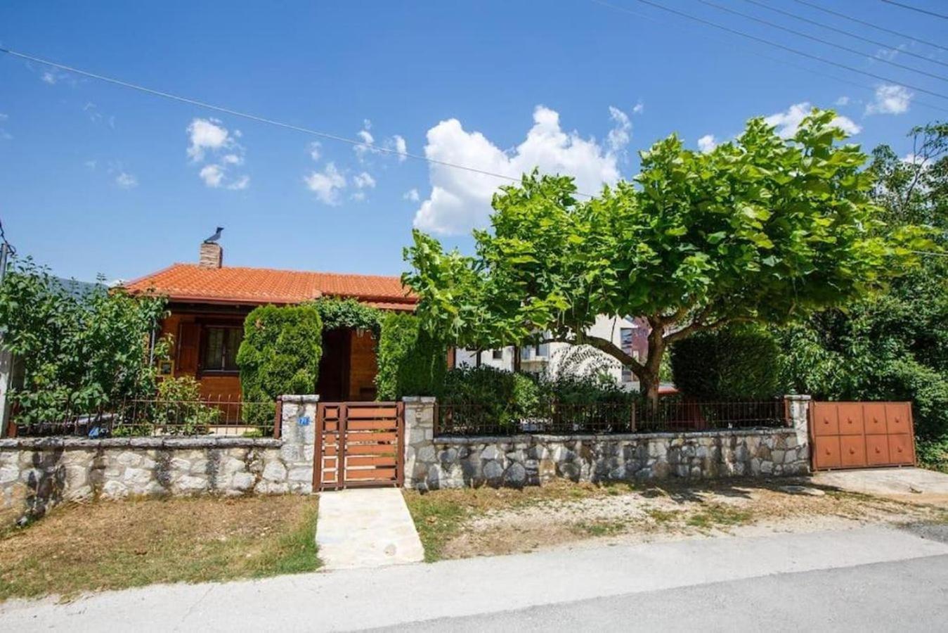 Wooden House In Ioannina Apartment Exterior photo