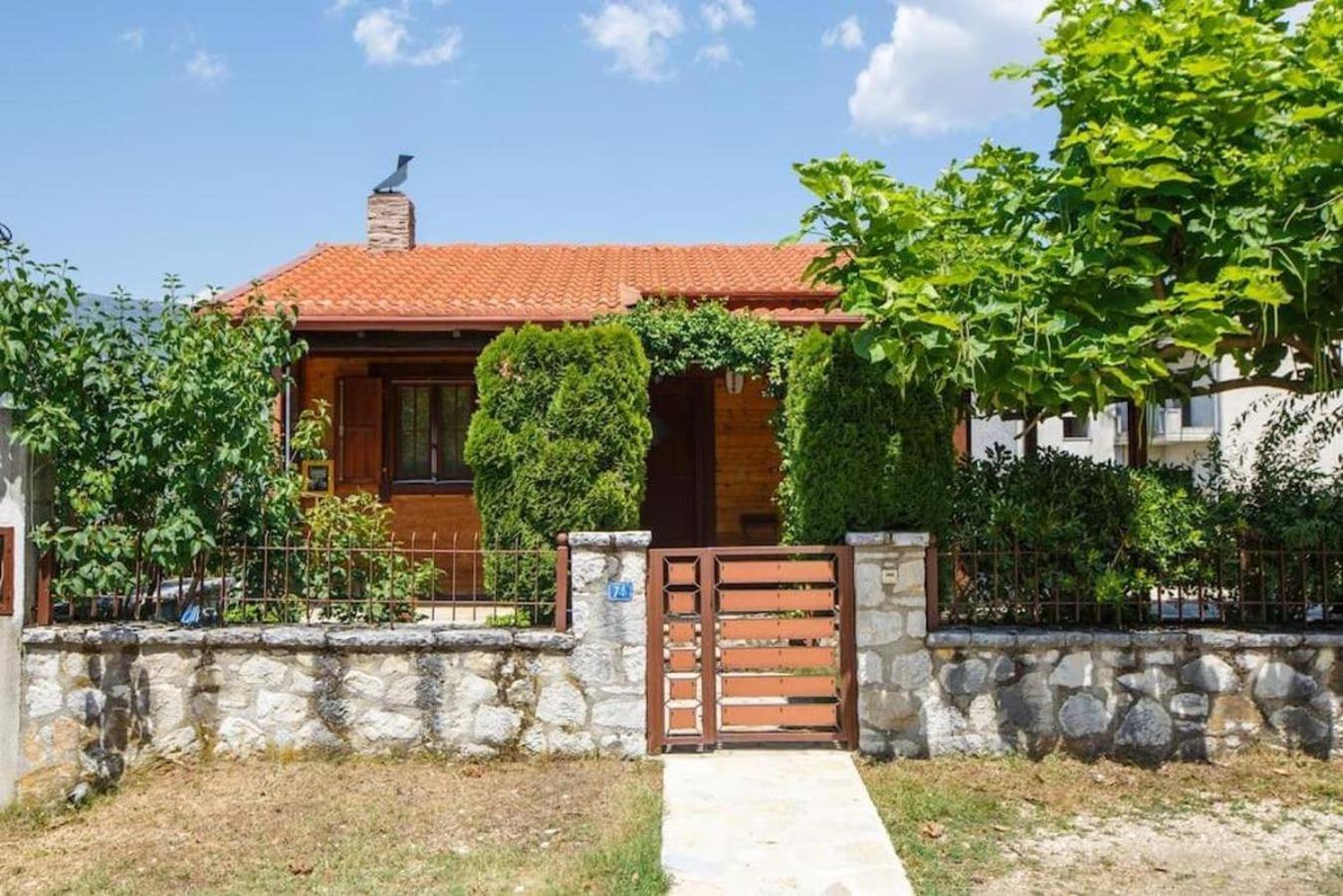Wooden House In Ioannina Apartment Exterior photo